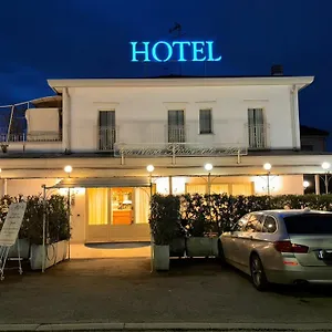 Отель Ristorante Ca' Nova ***